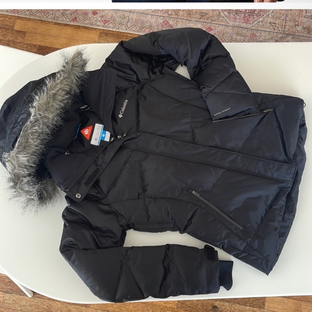 Columbia snow winter jacket. Size small. Brought on here now selling
